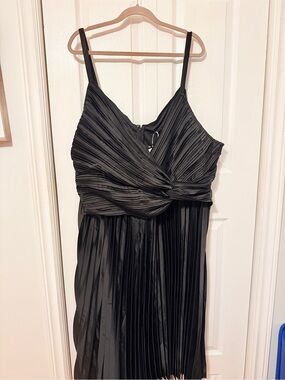 Boohoo Black Pleated Midi Dress with Twist Front